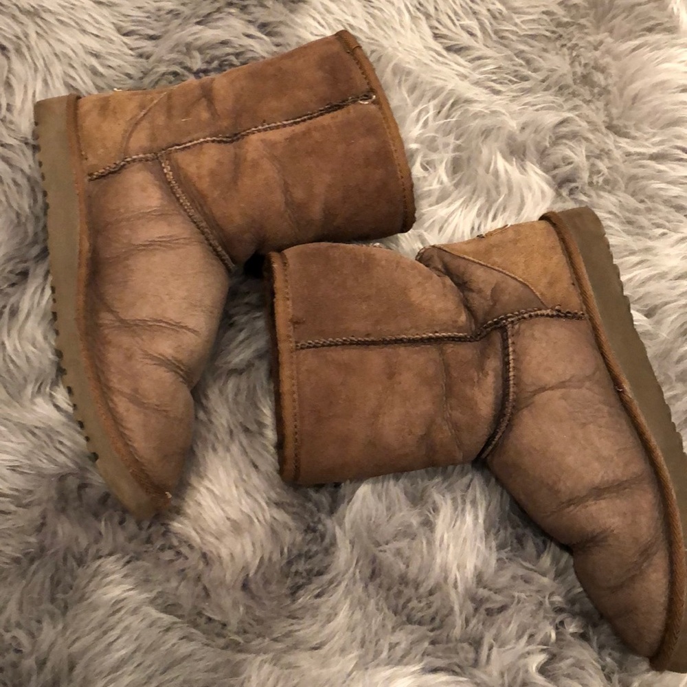 UGG Classic Boot - Picture 6 of 8
